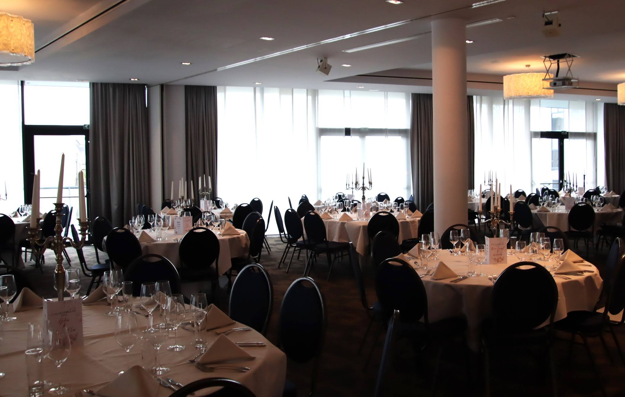 Salle de réception figurant dans les supports ENERLEAD