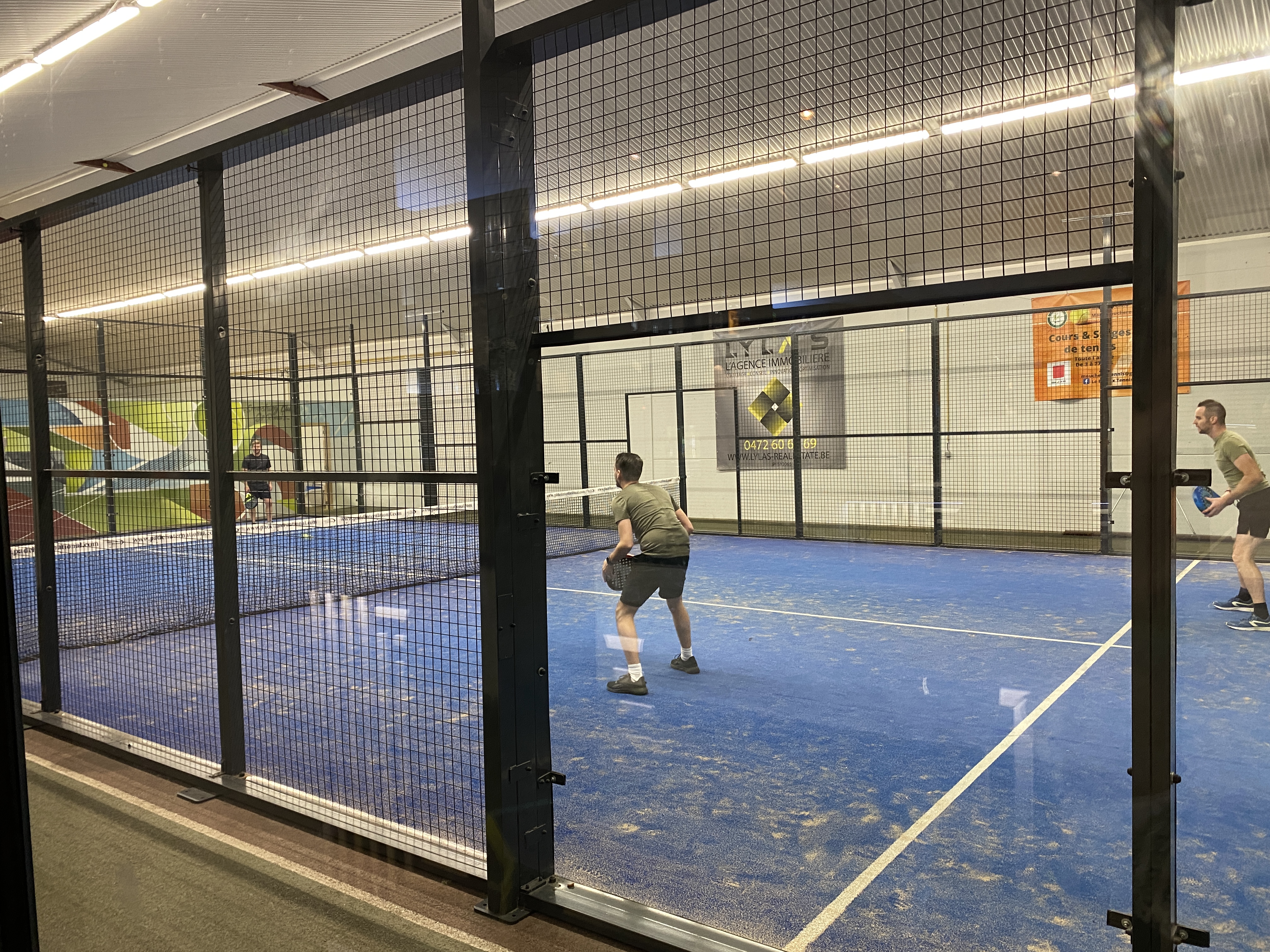 Terrain de padel photographié dans les archives ENERLEAD